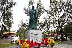 Asia Images Group - Singapore,Confucius Statue in the Chinese Garden