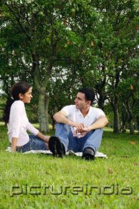 PictureIndia - Couple in park, sitting on grass